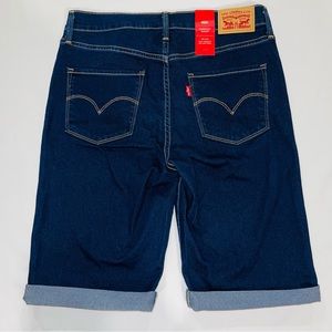 LEVI’S BERMUDA WOMENS SHORTS - NWT
